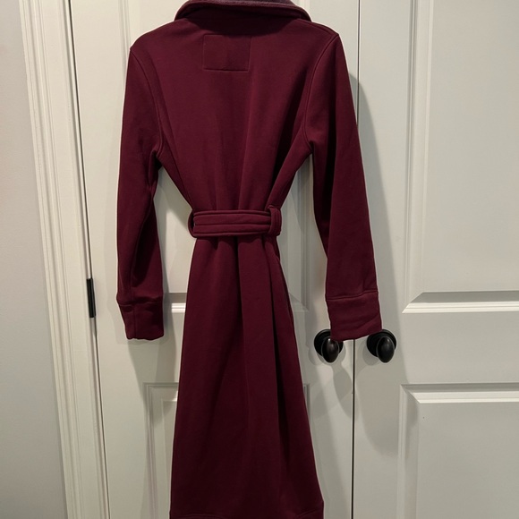 Ugg plush robe 97% cotton 3% spandex. - Picture 4 of 7